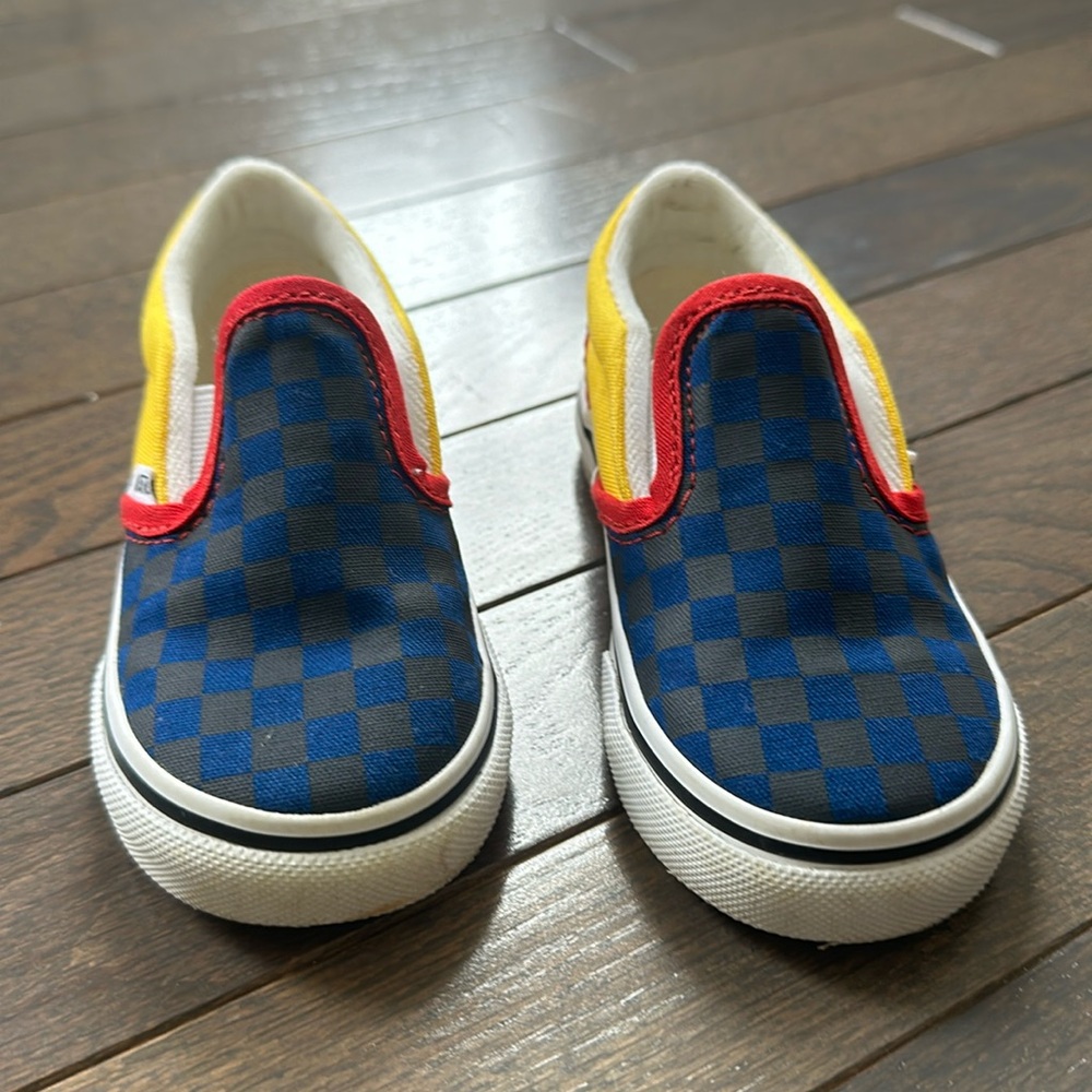 VANS multi-colored checkered front slide on. Size 7.5.